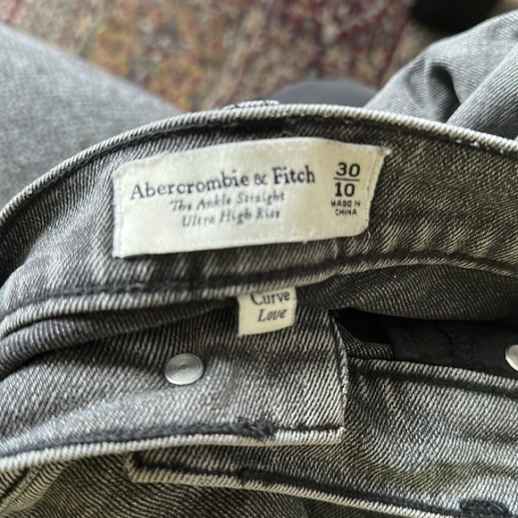 Abercrombie and Fitch Curve Love jeans size 30 - Picture 2 of 6